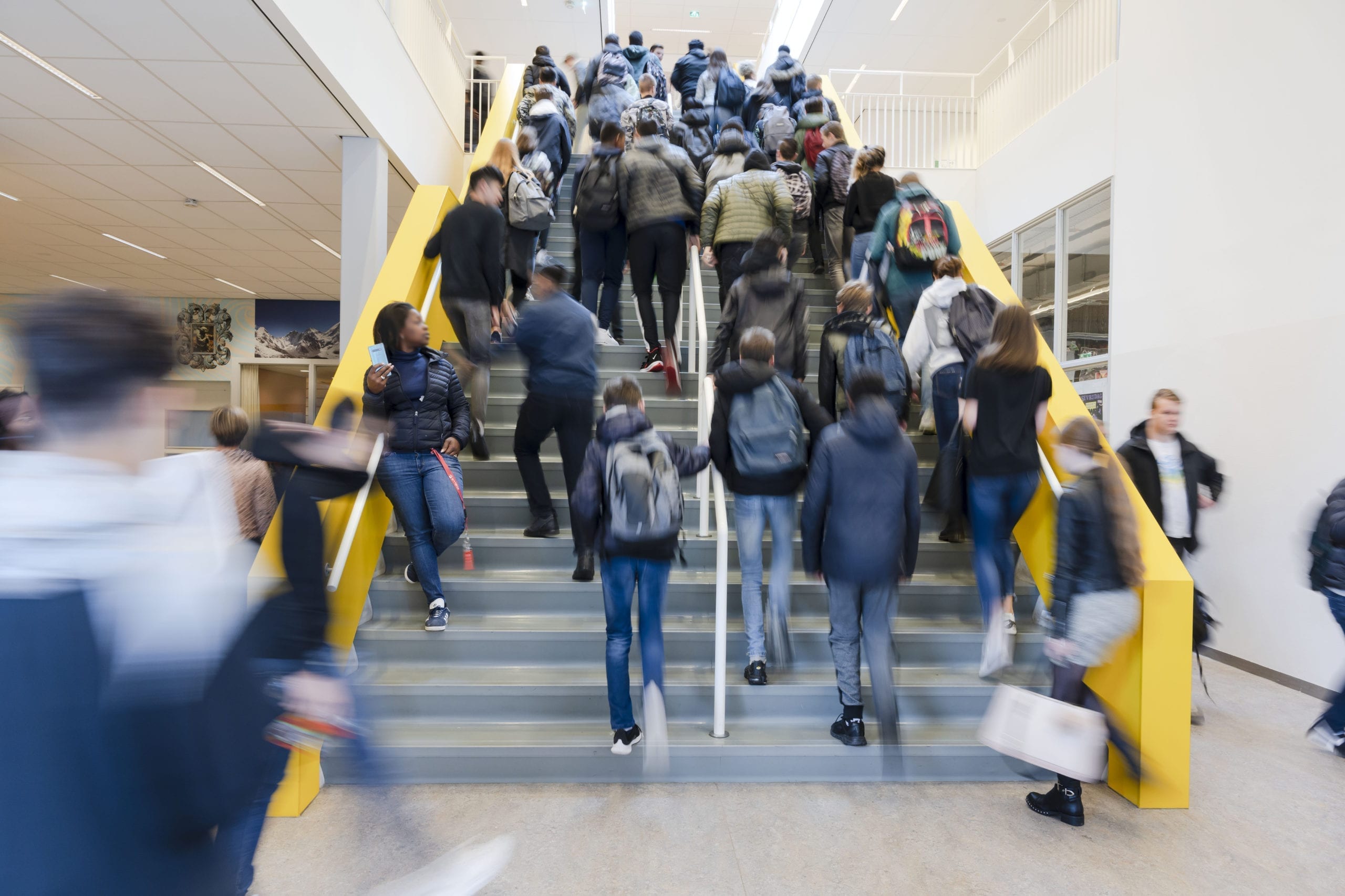 Scholieren op trap